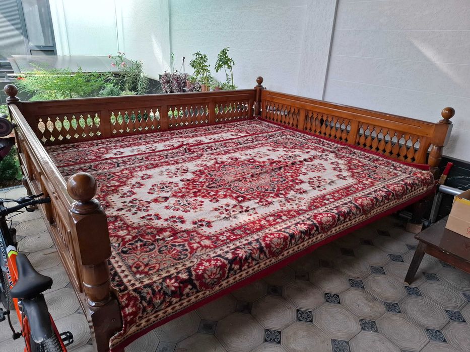 Продам тапчан 2.5м на 3м почти новая покупали год назад