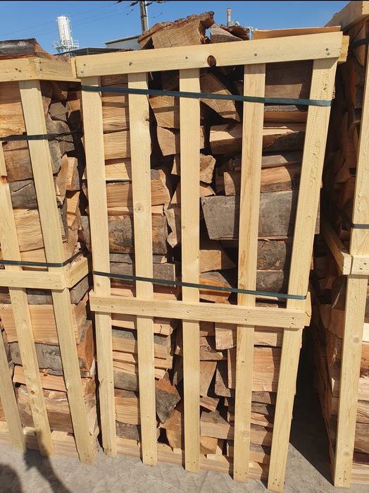 Lemn de foc și brichete