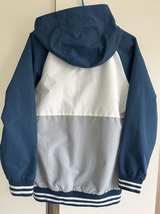 Продавам 2бр. момчешки якета 152 размер