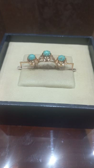 Золотой комплект с натуральной бирюзой.