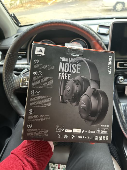 JBL TUNE 770 NC by Harman (Black)