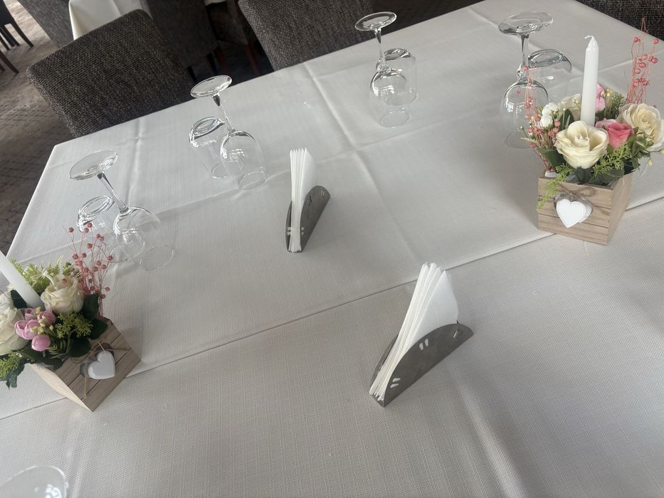 Vand inchiriez decoratiuni mese + alte modele