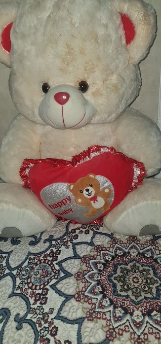 Продаётся  недорого большой мишка.