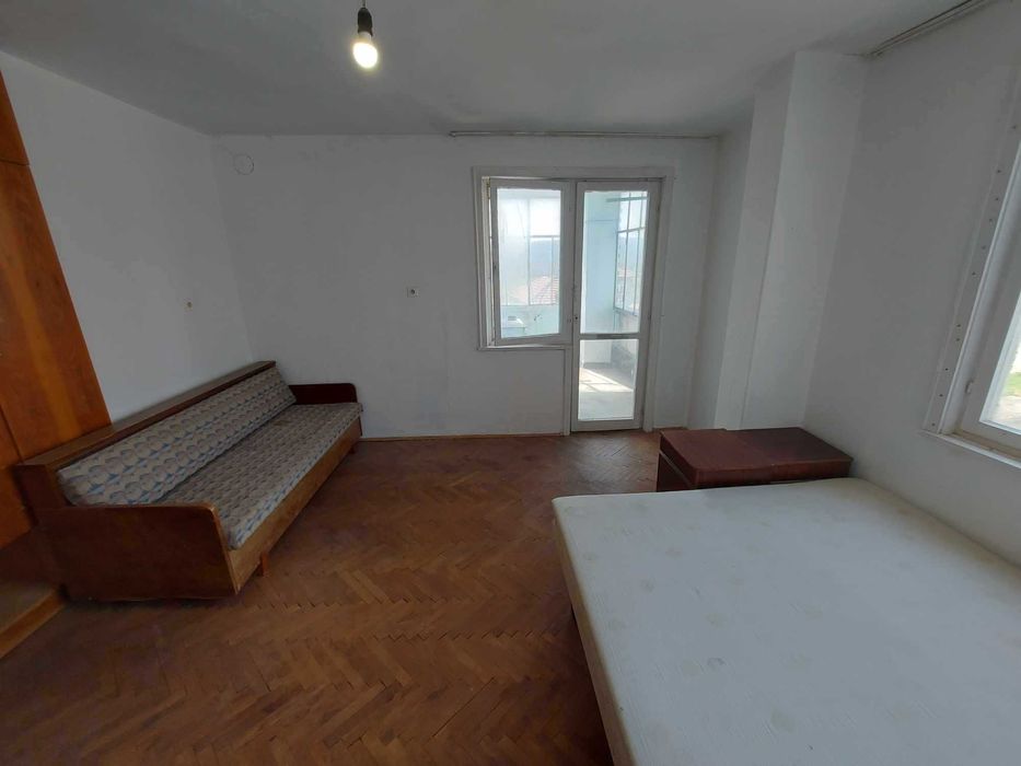 Продава се Двустаен апартамент в Омуртаг - 51 кв.м за 680 €/кв.м - Снимка #5