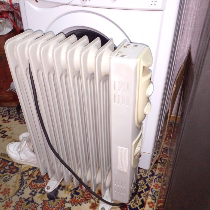Продам напольный масляный радиатор