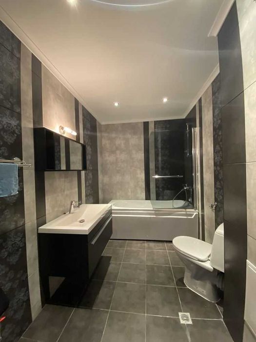 Дава се под наем Двустаен апартамент в Варна, Център - 70 кв.м за 418.71 € - Снимка #11