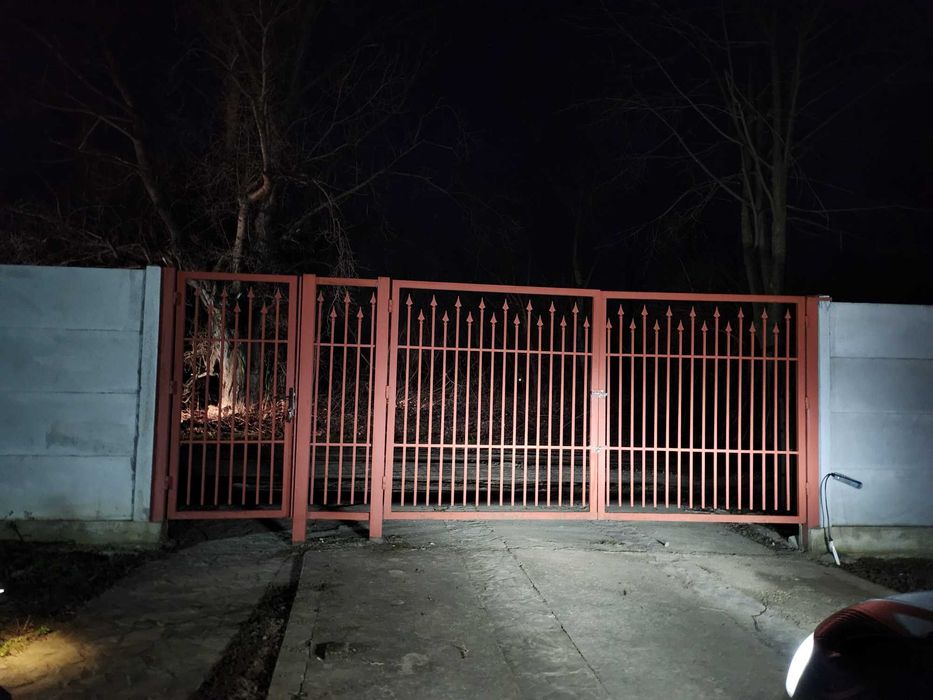 Poartă batanta si culisanta , utilizate,  in stare foarte bună