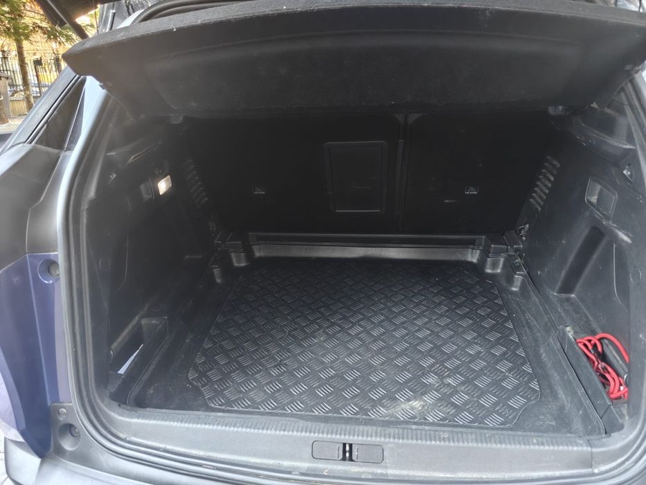 Vând Peugeot 3008