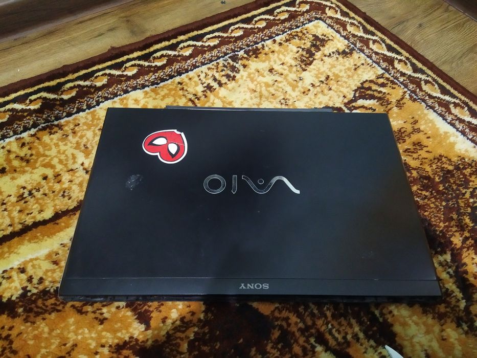 Ноутбук sony на запчасть экран клавиатура оригинал  не работает плата