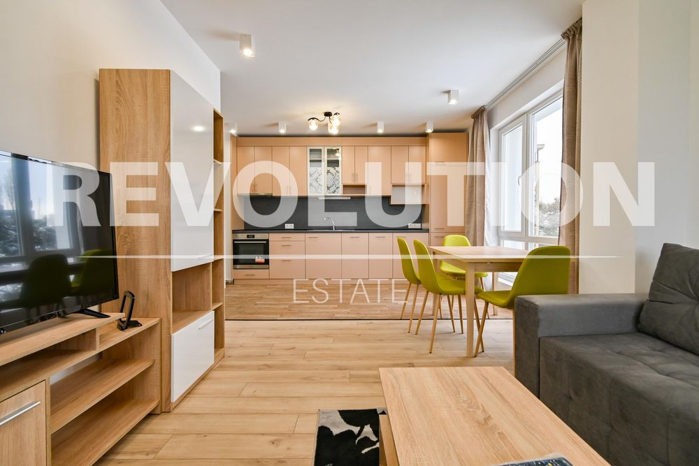 Дава се под наем Тристаен апартамент в София, Дружба 2 - 100 кв.м за 700 € - Снимка #1