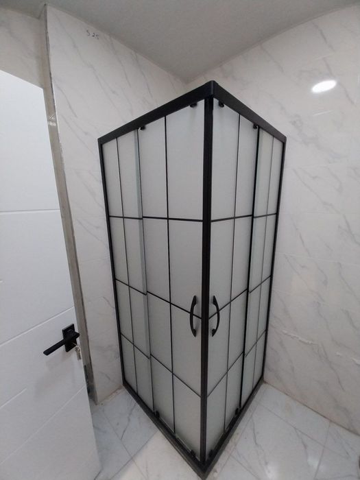 Dushavoy kabina steklo rajvijnoy eshik