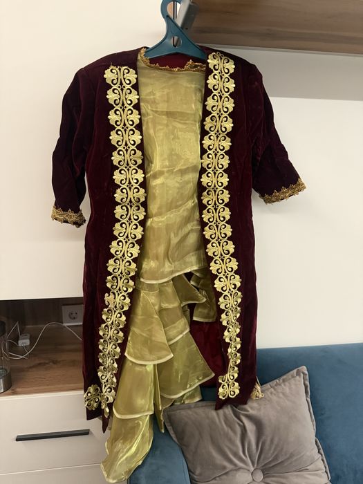 Продам камзон, кофточку и штанишки