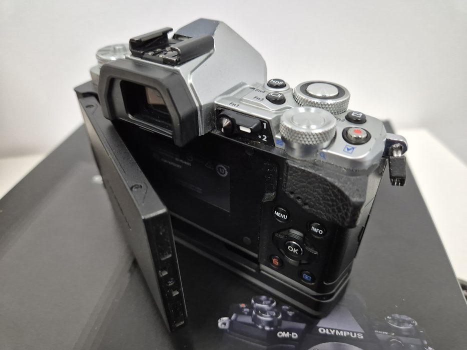 Olympus OMD EM5 MKII + Olympus  45MM/F1.8 + външна светкавица
