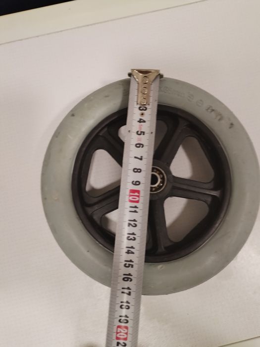 Колеса от инвалидной коляски для тачки