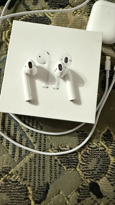AirPods with Wireless Charging Case