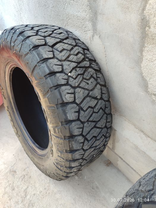 Продам шины MAXXIS