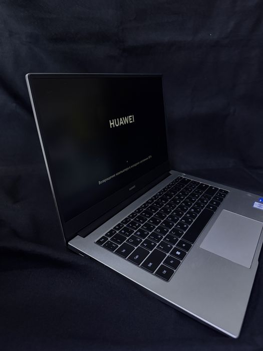 Ноутбук HUAWEI память 8гб