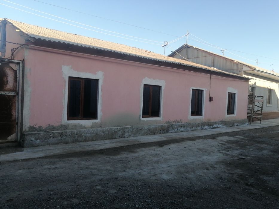 Uy sotiladi remonti o'rta