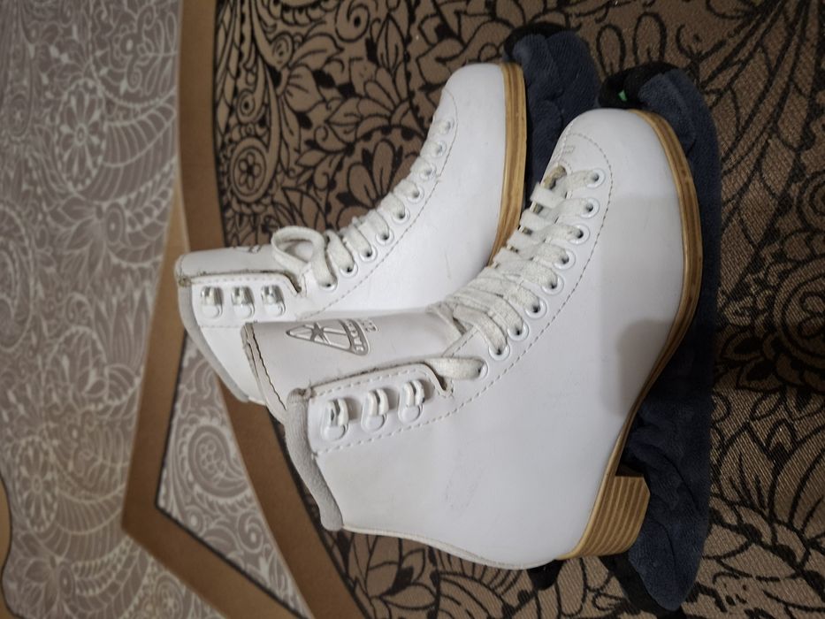 Продам коньки Jackson 200