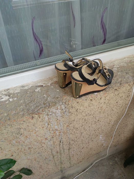 Сандали на платформа