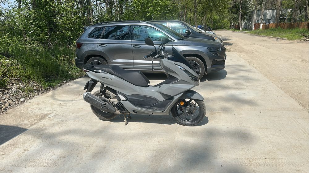 Vand honda pcx 125 an 2024