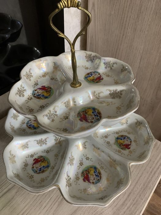 Отдам за 2 киндер сюрприза