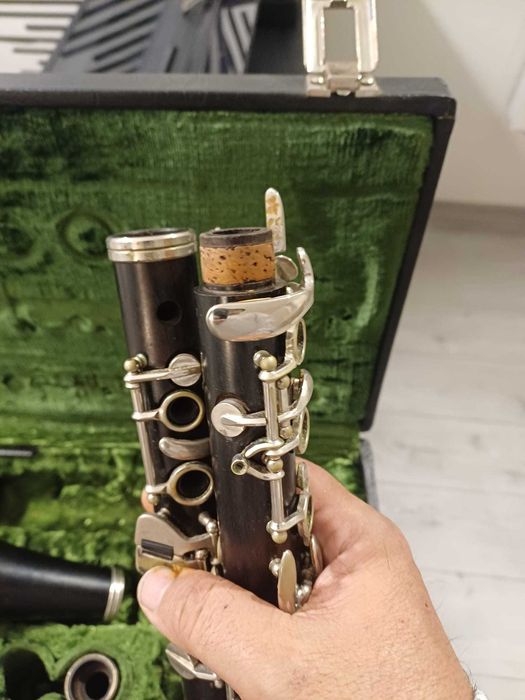 Vand clarinete pentru piese