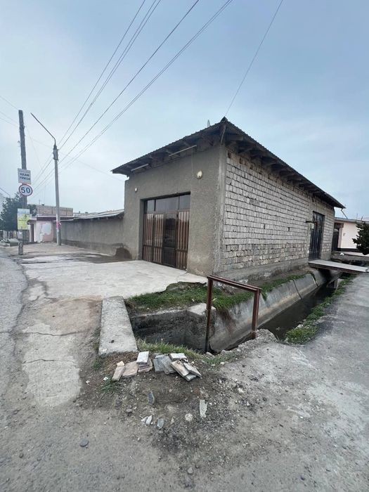 Ховли сотилади шахар марказида 3,8 сотик ( микрорайон односторонний)