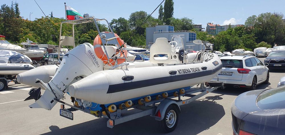 МОТОРНА ЛОДКА 5.5м.