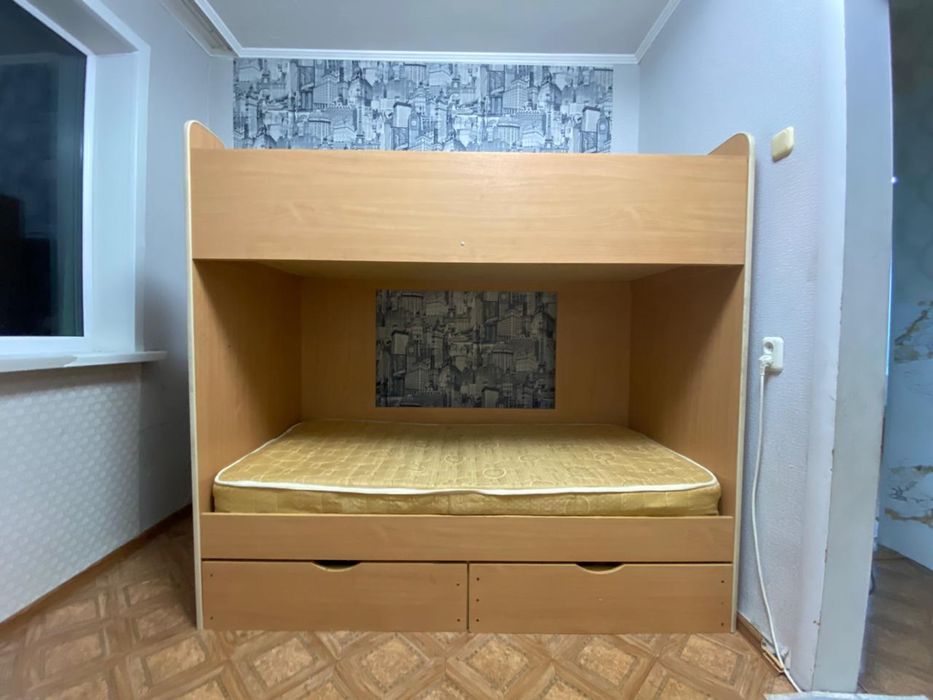 Двухэтажный кровать