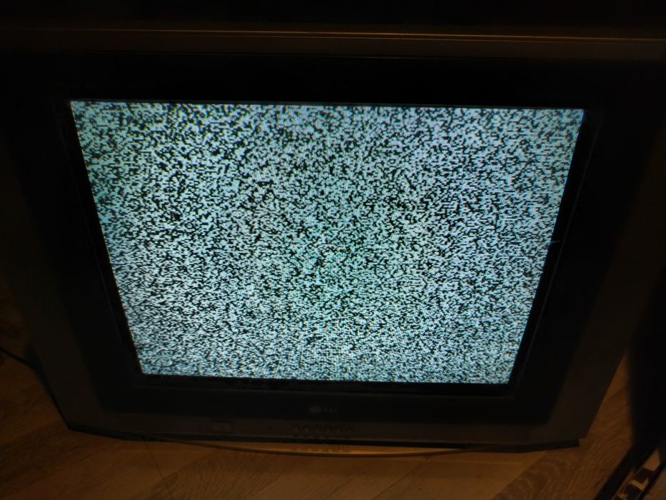 Телевизор LG в хорошем состоянии