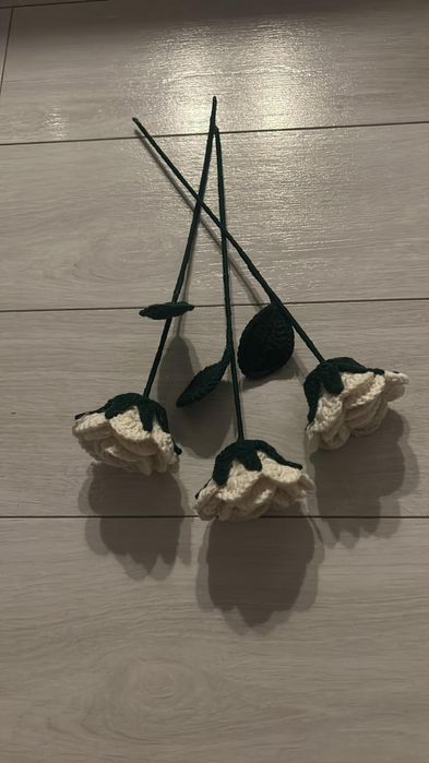 Ръчно плетени рози и играчки