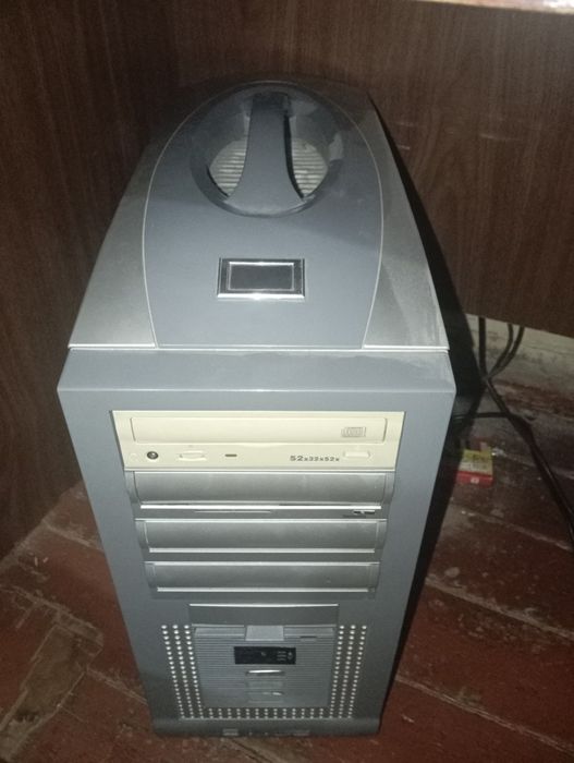 Продаю старый игровой компьютер Pentium 4 + Монитор LG