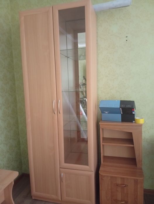 СРОЧНО! Продам шкафы и тумбочку