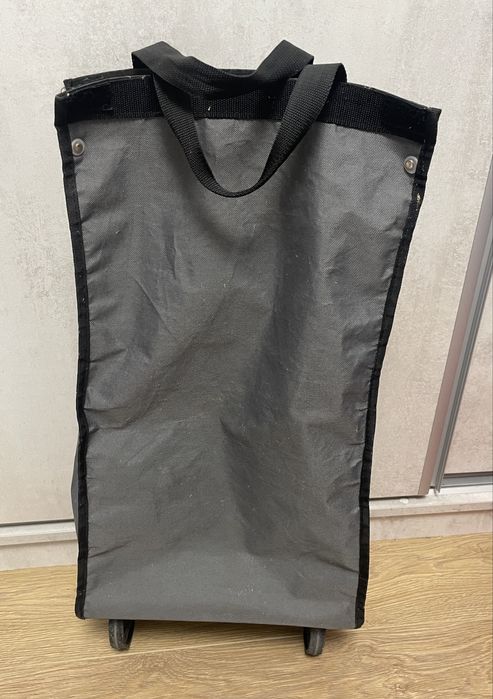 Sacosa de cumparaturi cu roti