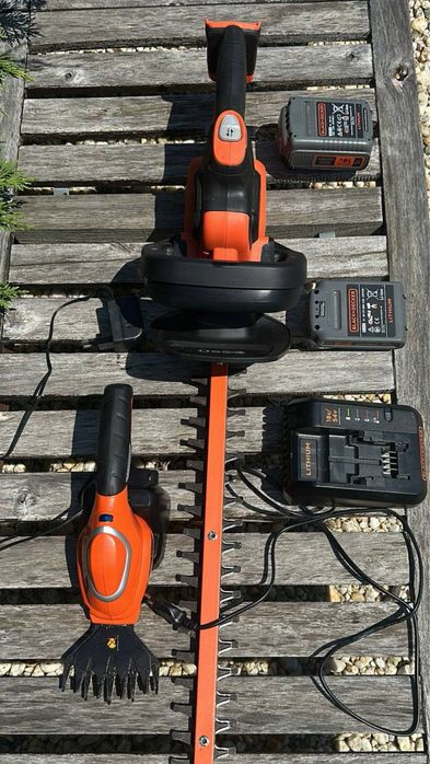 Акумулаторен тример за жив плет BLACK+DECKER Power Command GTC18452PC