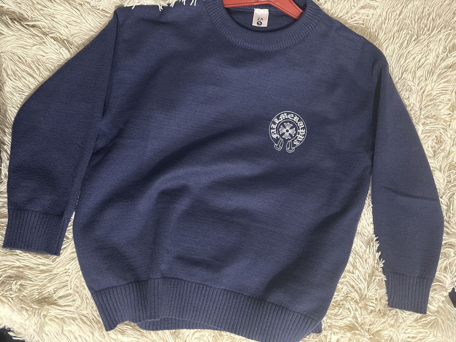 Стильный синий свитер