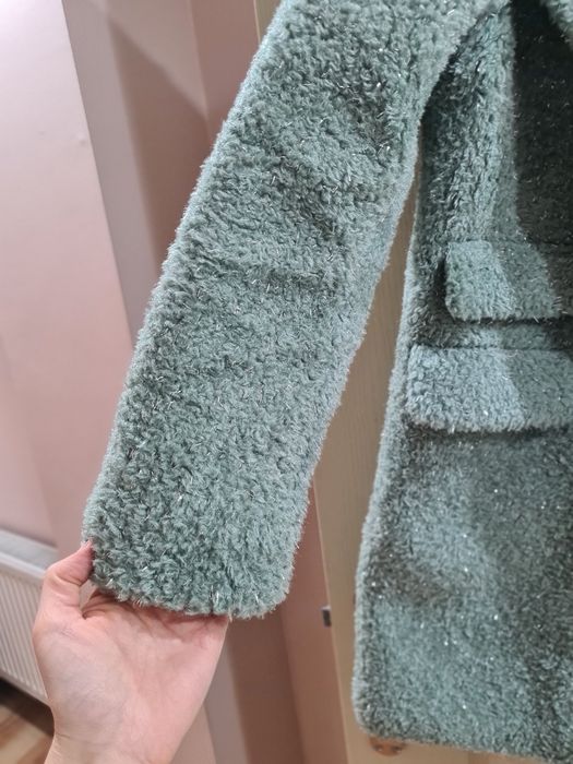 Светло зелено блестящо палто