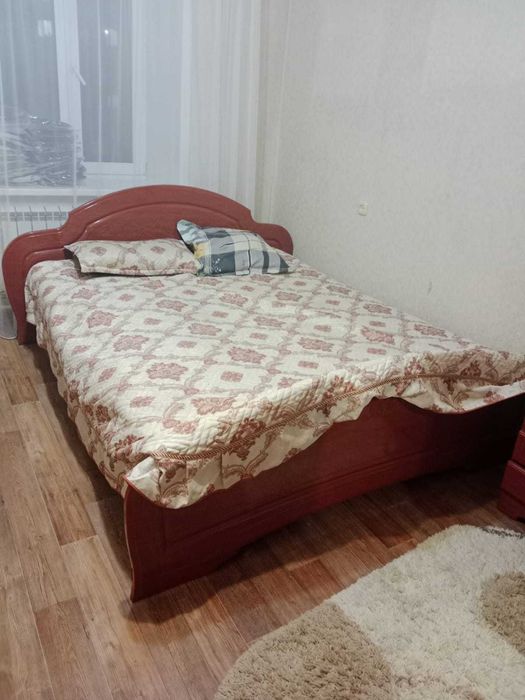 Продам спальный гарнитур