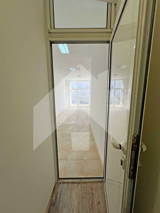 Дава под наем МАГАЗИН 43 кв.м. в гр. Нови пазар. Зад ОБЩИНАТА.