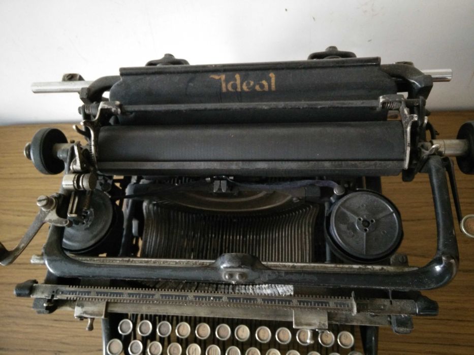 Стара пишеща машина