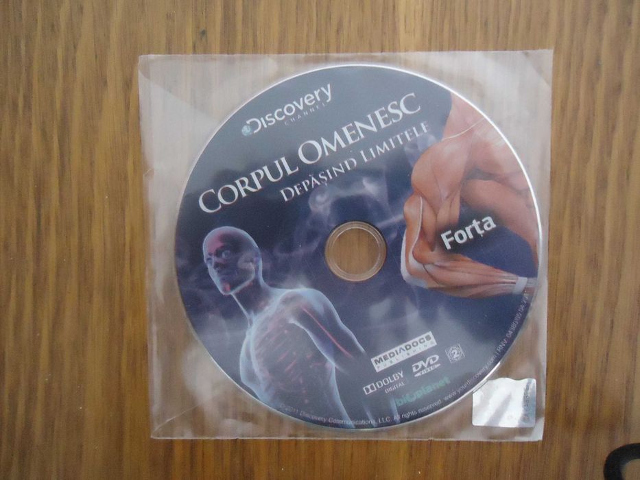 Vand 10 DVD-uri documentare Discovery Channel și Animal Planet