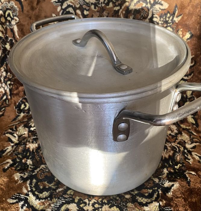 алюминевая кастрюля