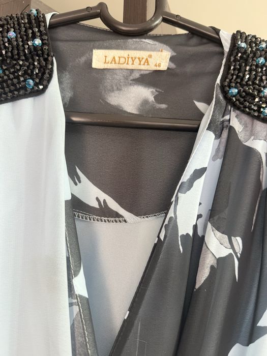 продам платья  одевала 1 раз