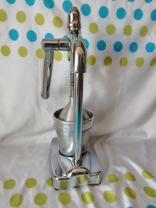 Storcător de fructe tip pârghie