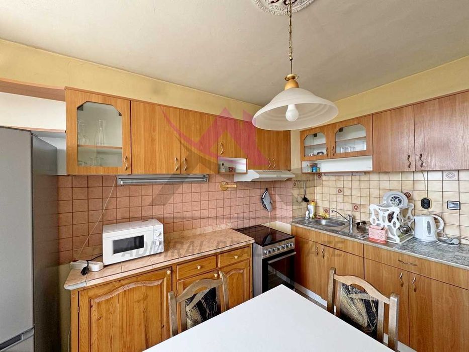 Дава се под наем Тристаен апартамент в Варна, Колхозен пазар - 100 кв.м за 600 € - Снимка #1