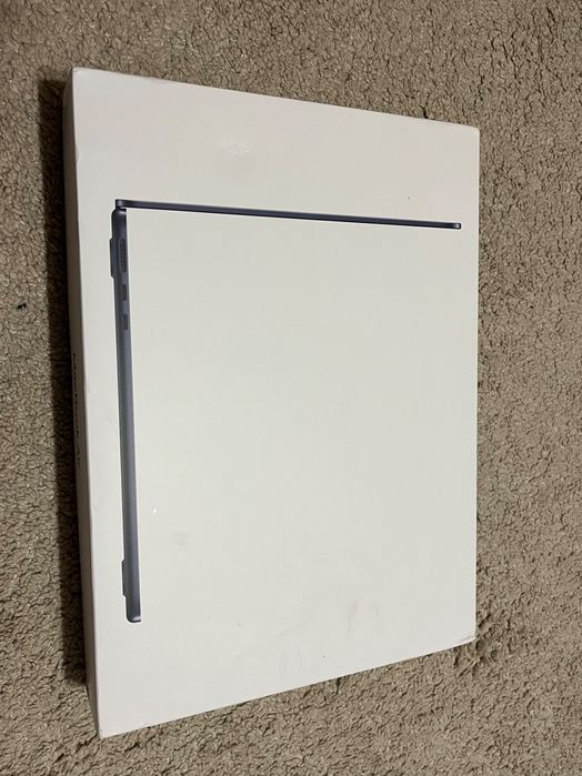 MacBook AIR 2 ,2560x1664p 92% Battery capacity, 13.6inch LED