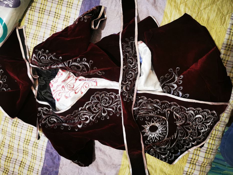 Продам новогодние костюмы