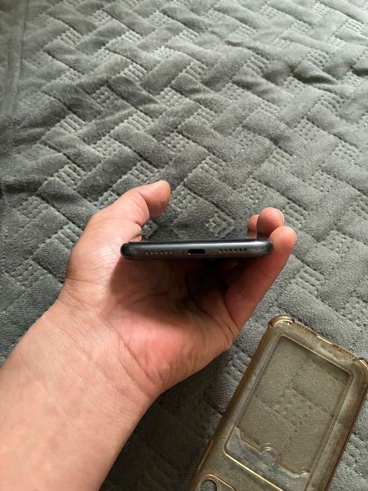 Продам Iphone 11 64