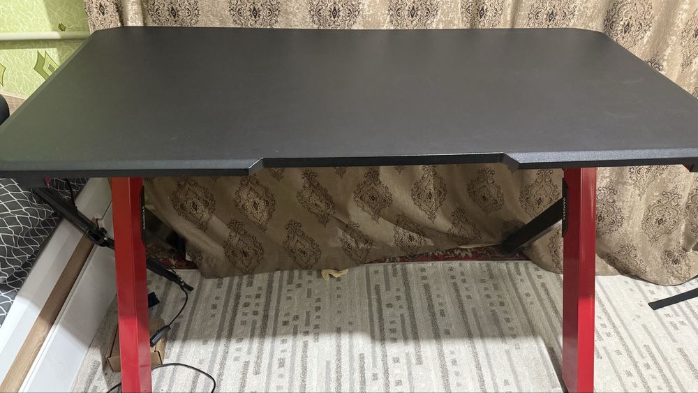 Продам компьютерный стол